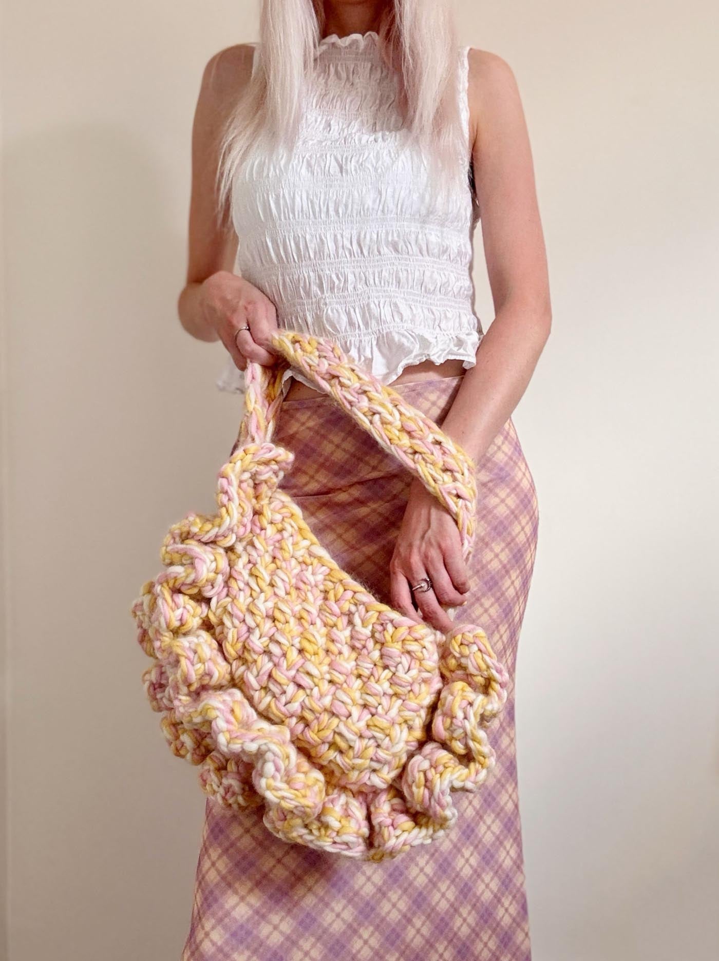 Mallow Out Frilly Bag