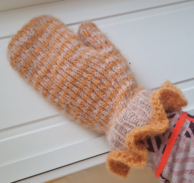 Frilled To Bits Mits Digital Knitting Pattern