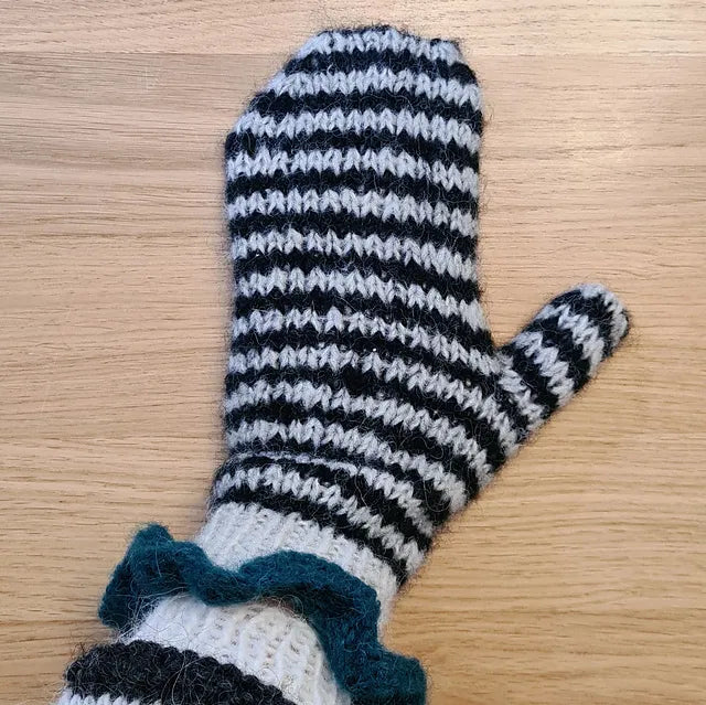 Frilled To Bits Mits Digital Knitting Pattern