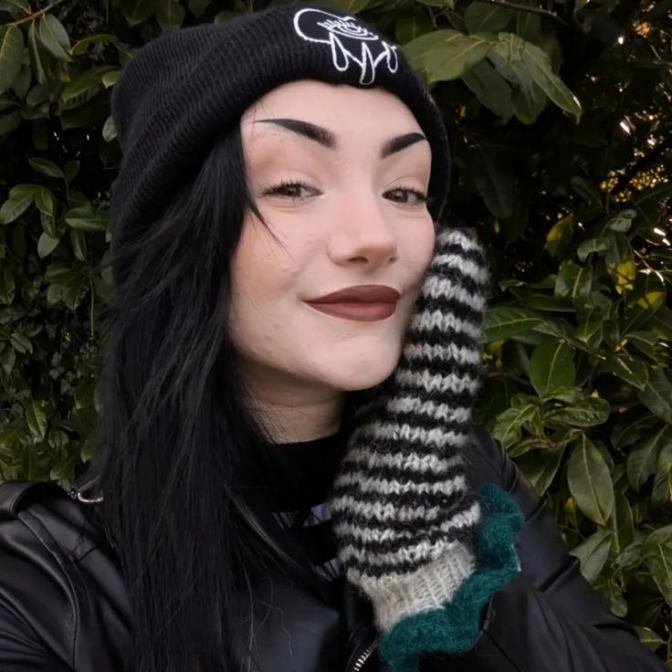 Frilled To Bits Mits Digital Knitting Pattern